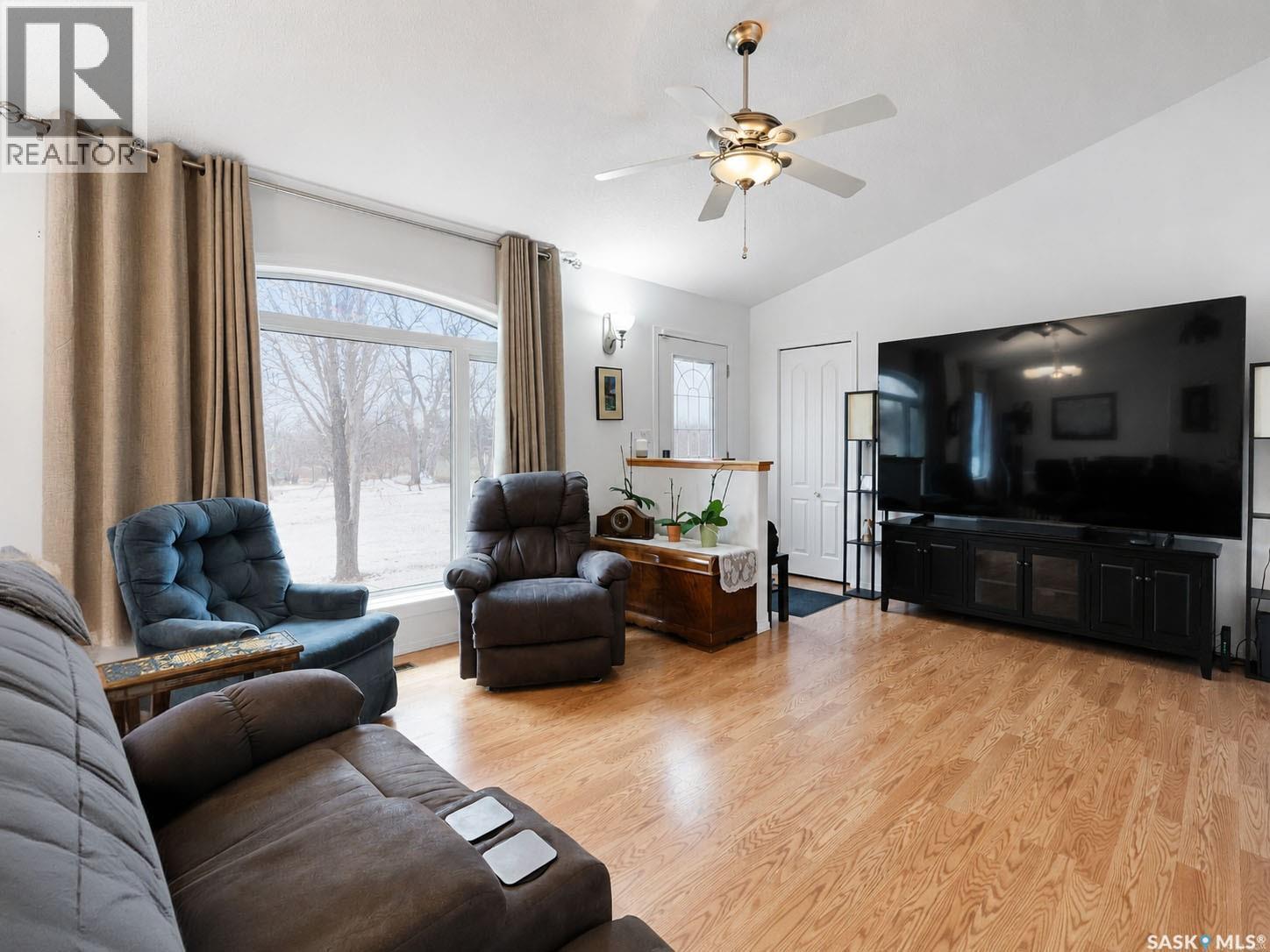 741 Main Street, Canwood, SK - Indoor Photo Showing Living Room
