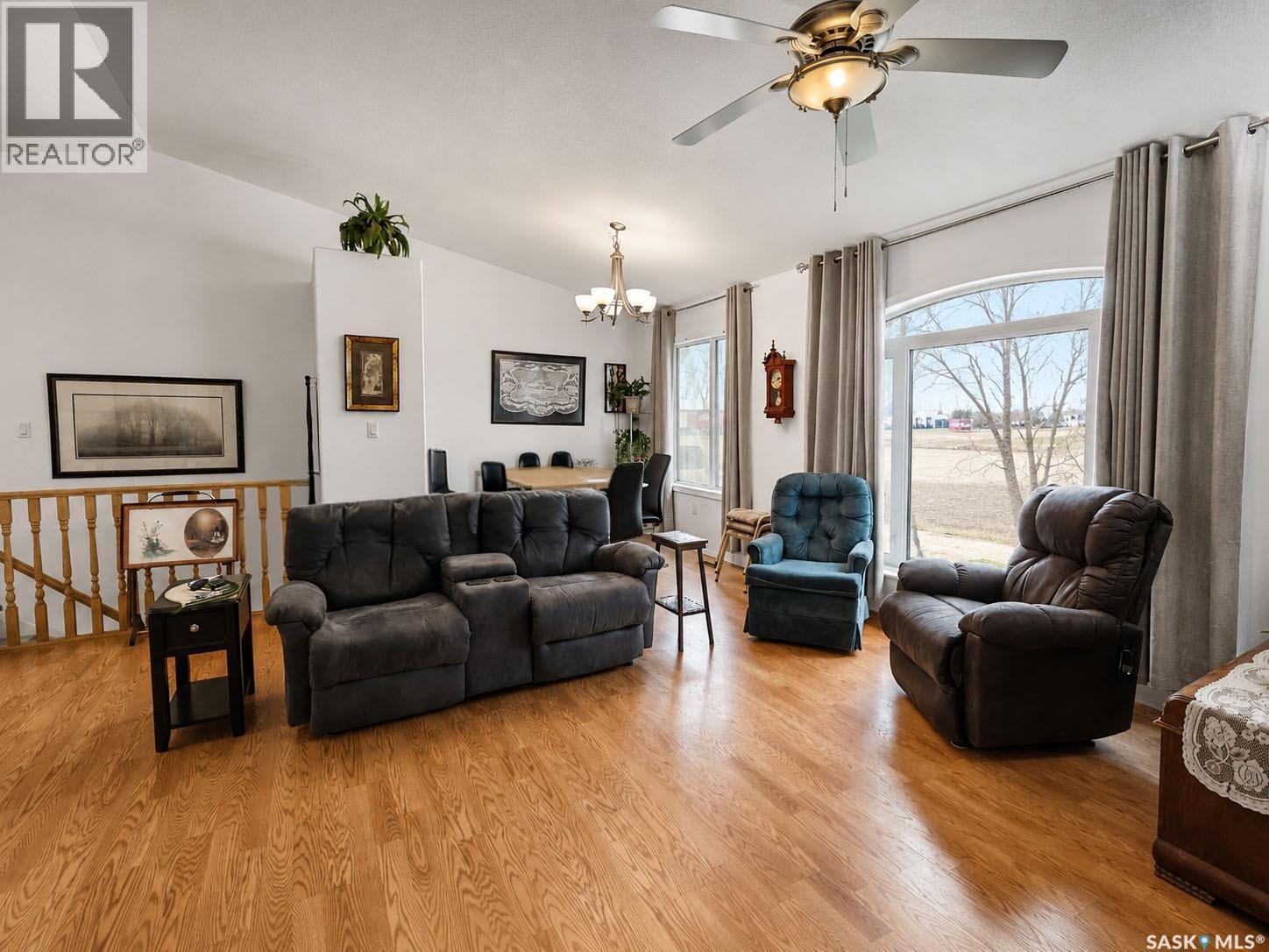 741 Main Street, Canwood, SK - Indoor Photo Showing Living Room