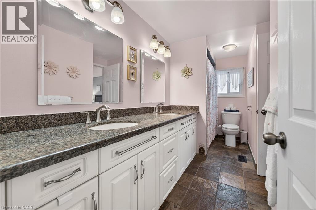 23 Juliebeth Drive, Hamilton, ON - Indoor Photo Showing Bathroom