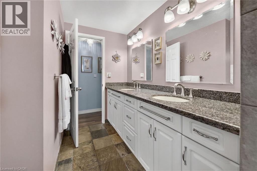 23 Juliebeth Drive, Hamilton, ON - Indoor Photo Showing Bathroom