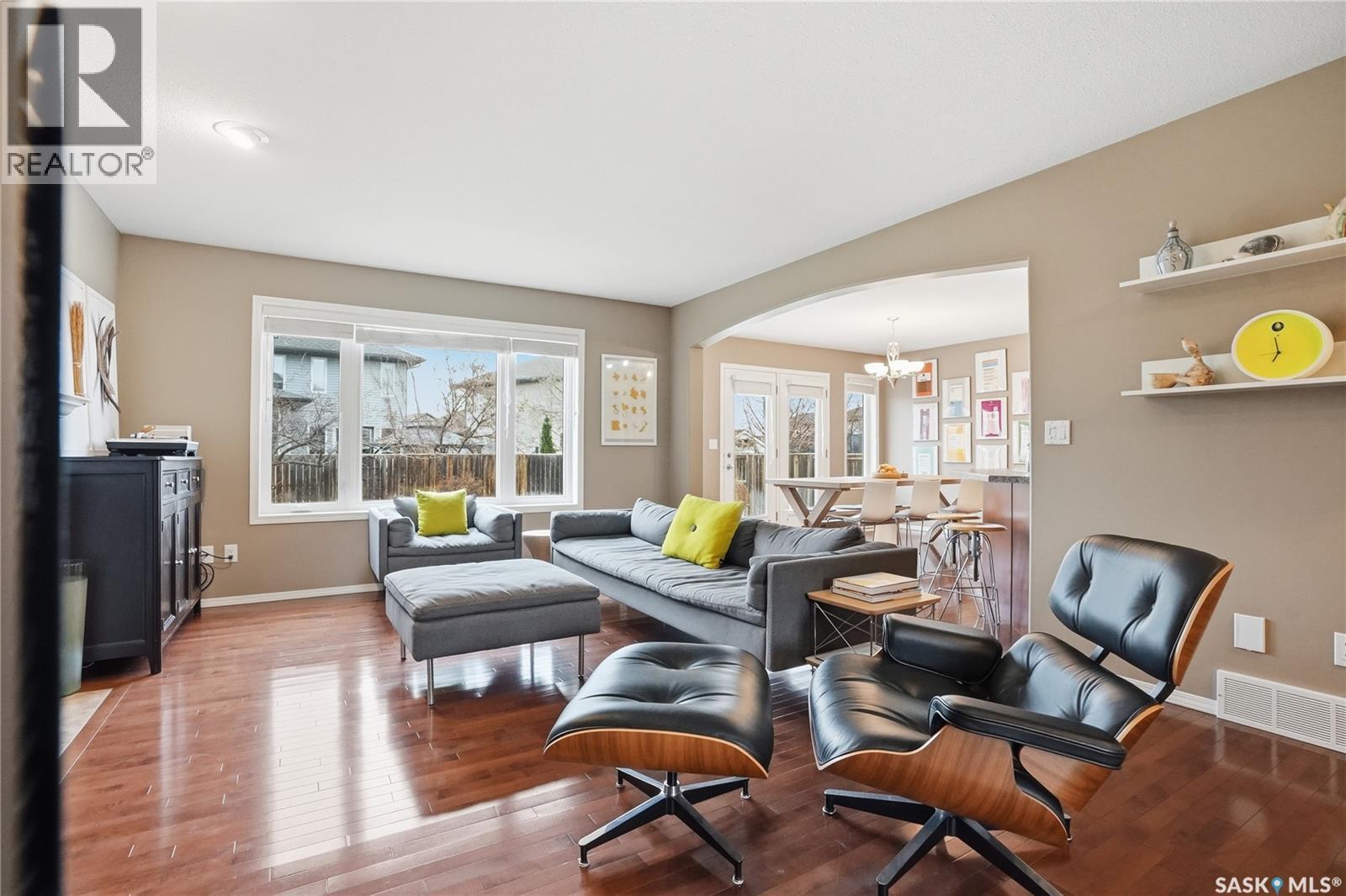 238 Stepney Crescent, Saskatoon, SK - Indoor Photo Showing Living Room