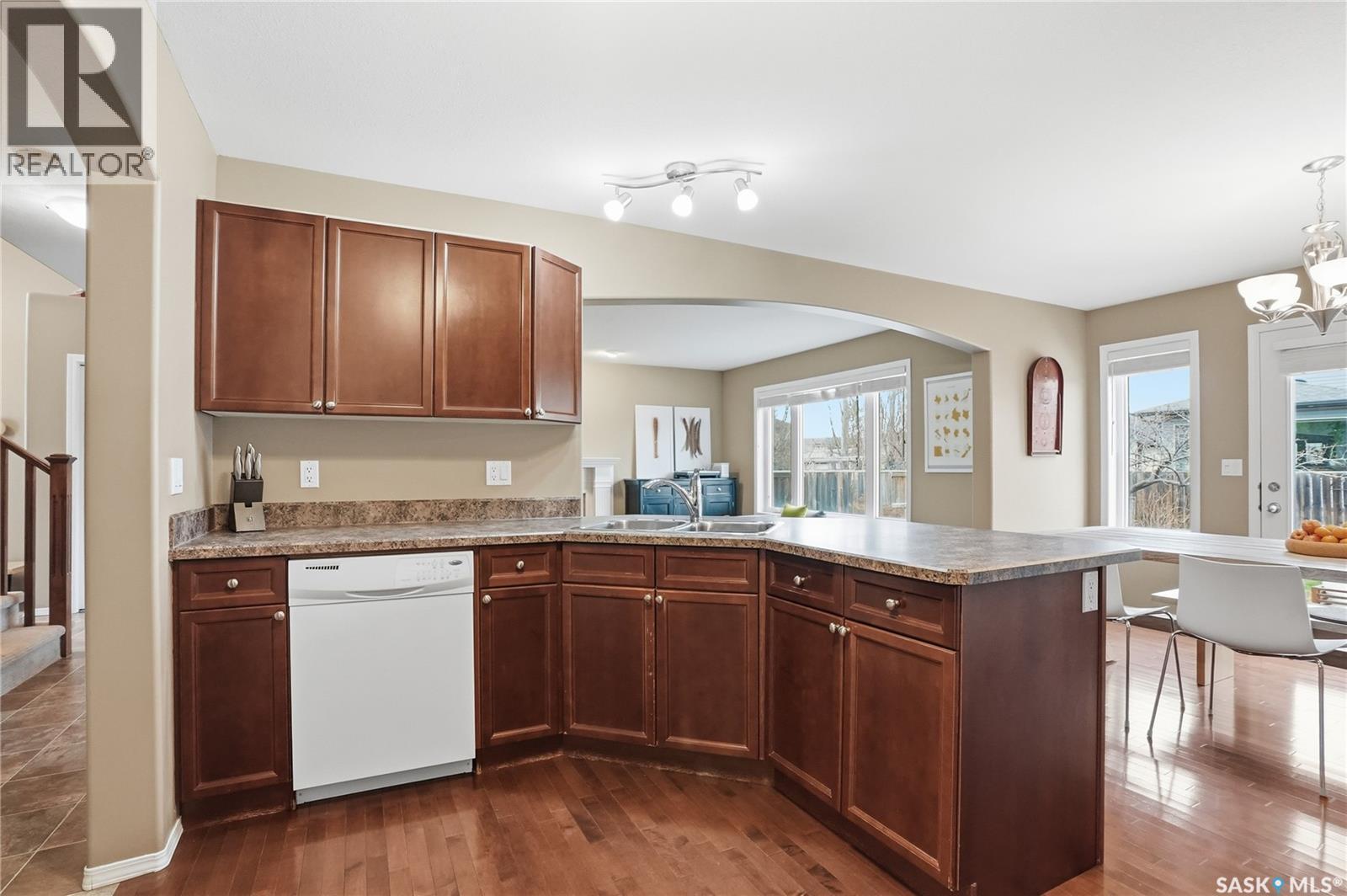 238 Stepney Crescent, Saskatoon, SK - Indoor Photo Showing Kitchen