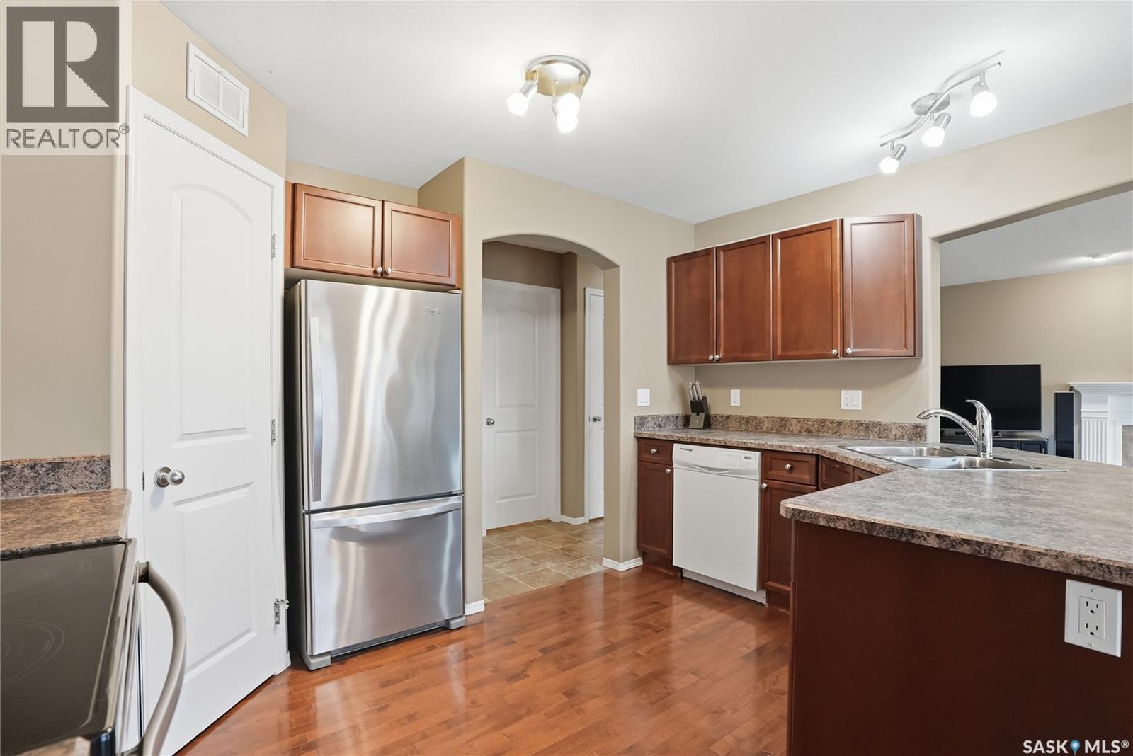 238 Stepney Crescent, Saskatoon, SK - Indoor Photo Showing Kitchen With Double Sink