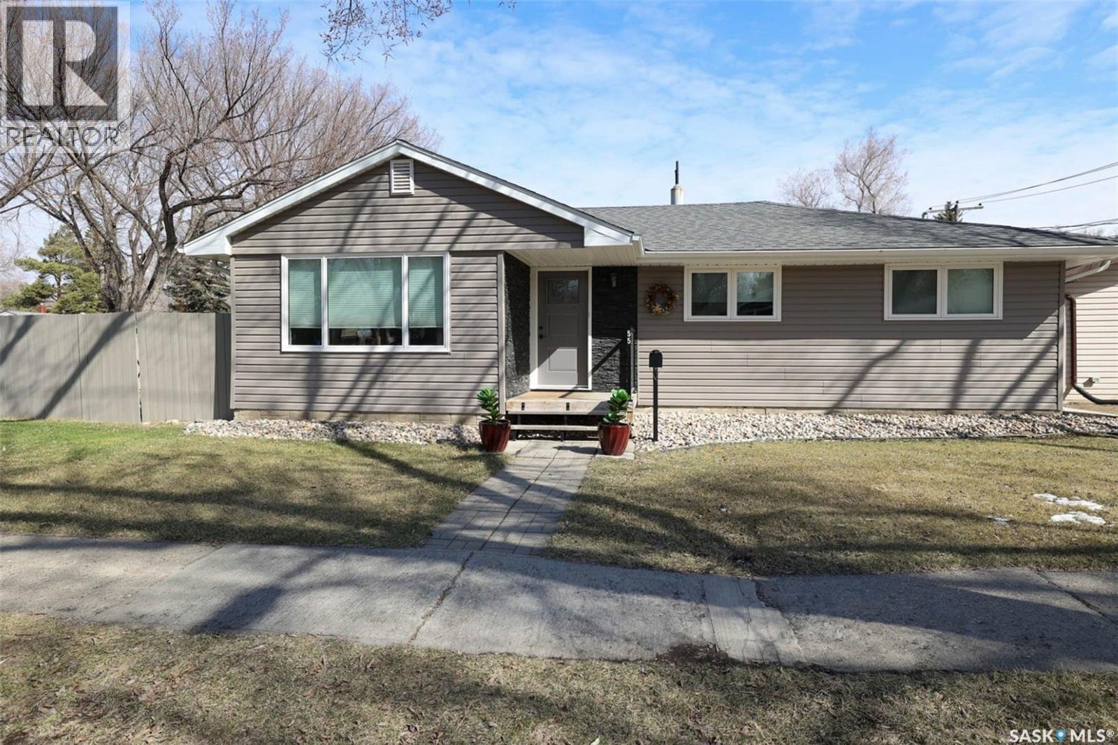 55 Fox Glove Crescent, Regina, SK - Outdoor