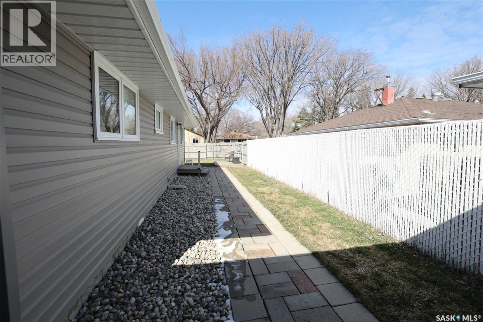 55 Fox Glove Crescent, Regina, SK - Outdoor