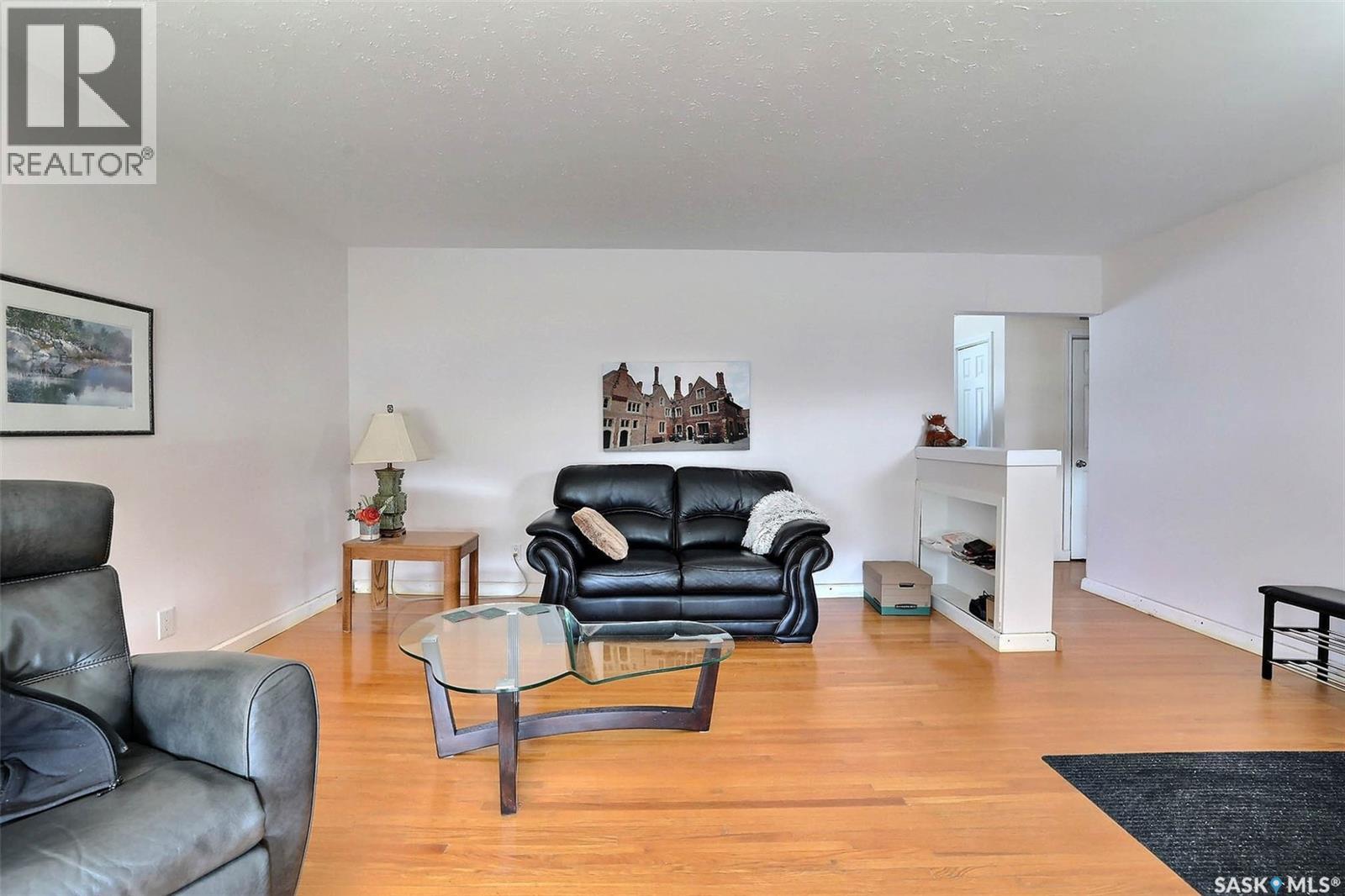 55 Fox Glove Crescent, Regina, SK - Indoor Photo Showing Living Room