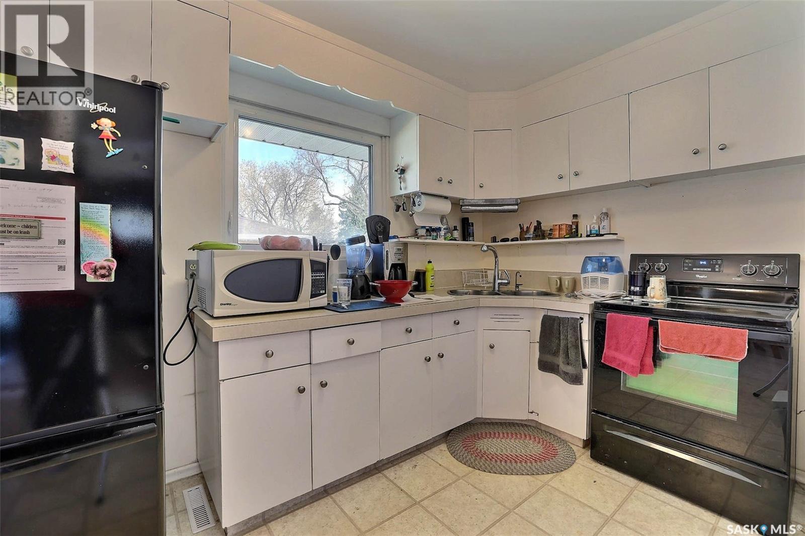 55 Fox Glove Crescent, Regina, SK - Indoor Photo Showing Kitchen With Double Sink
