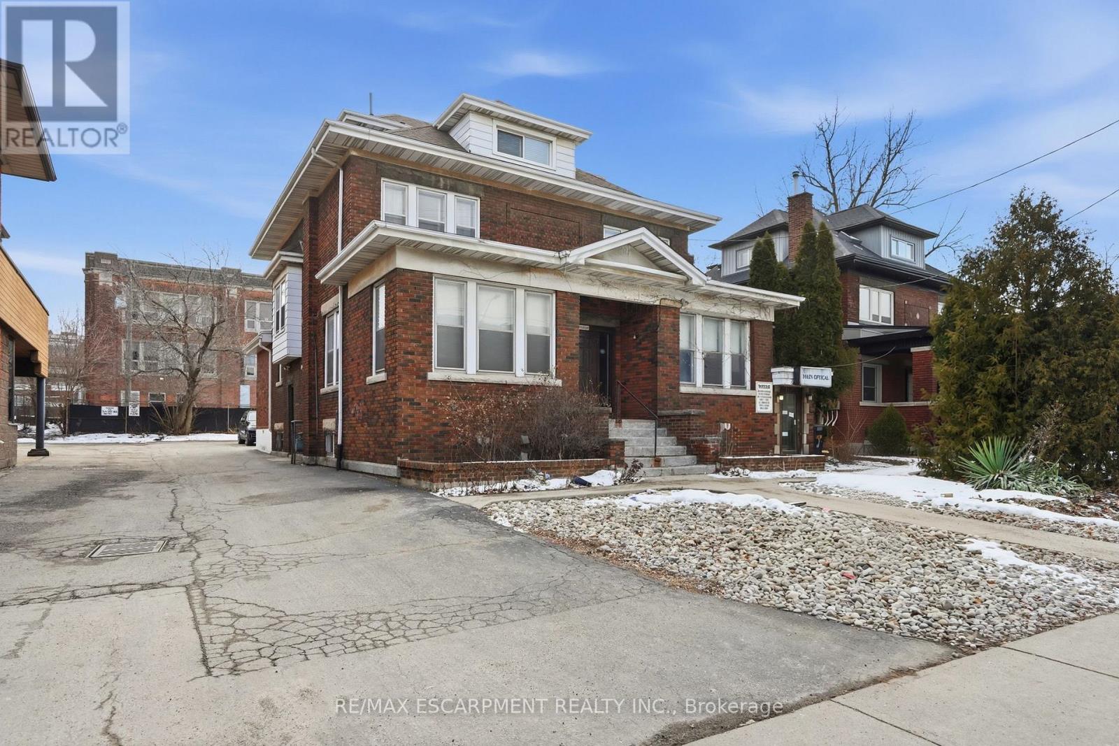 826 Main Street E, Hamilton, ON