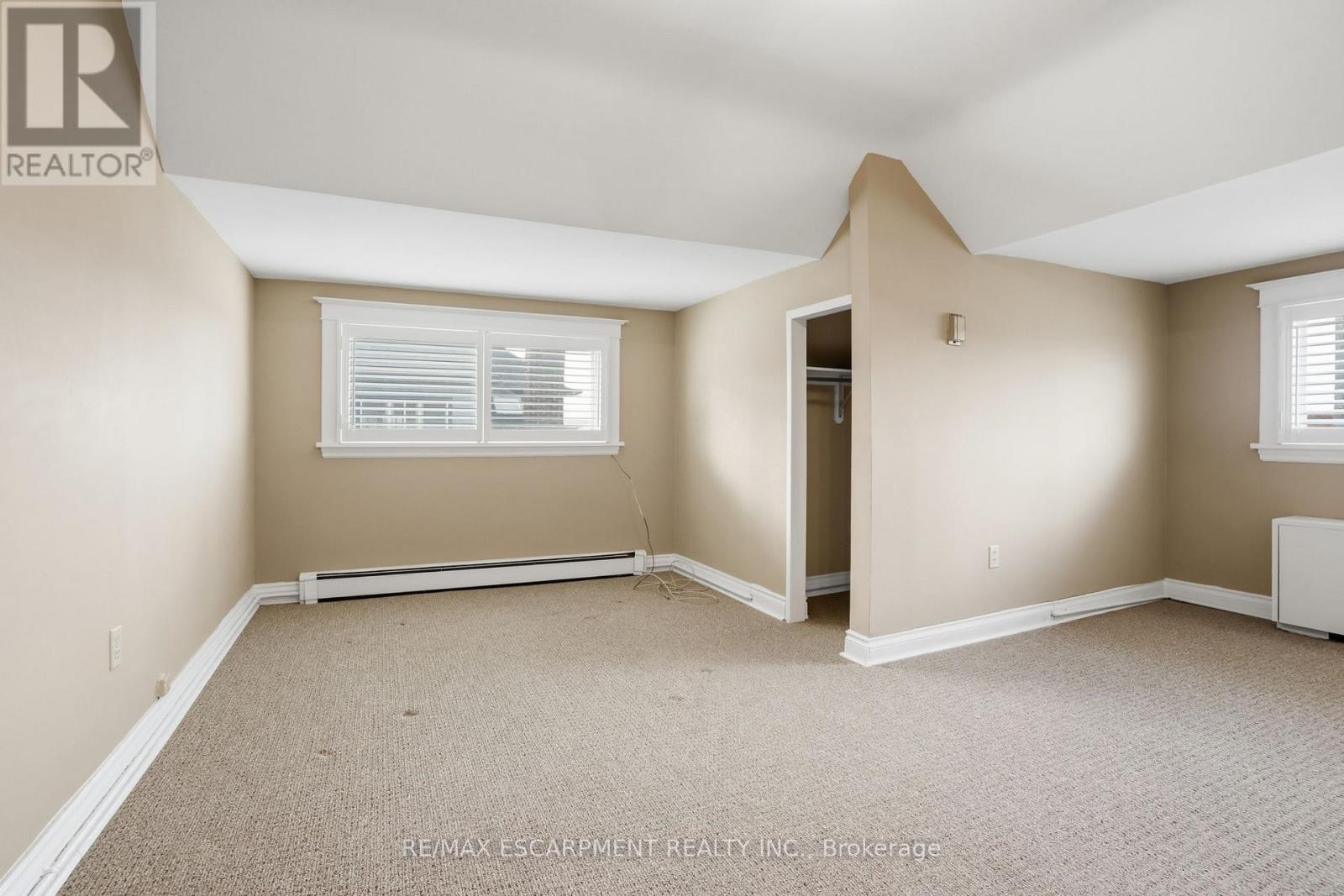 826 Main Street E, Hamilton, ON