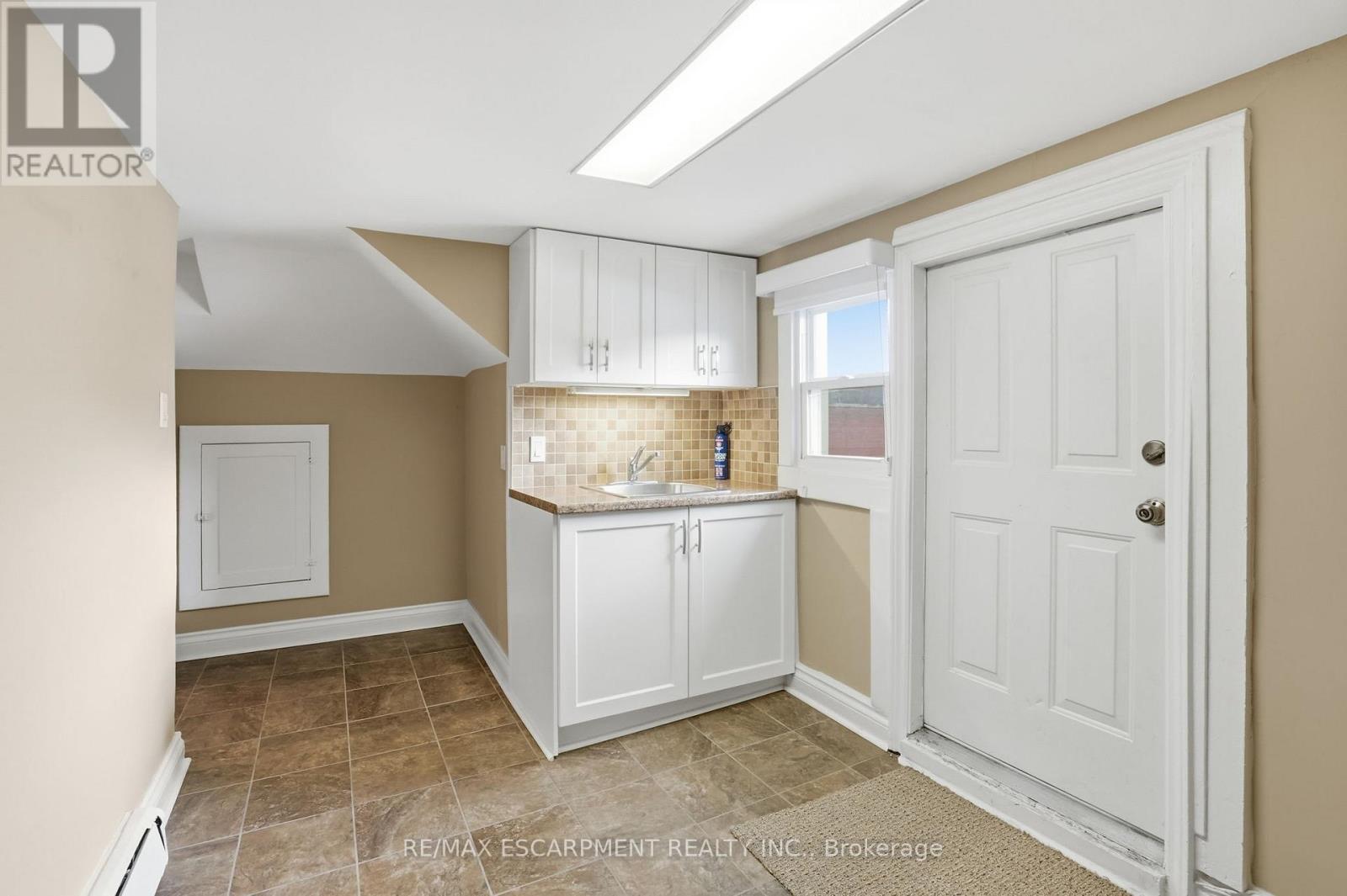 826 Main Street E, Hamilton, ON