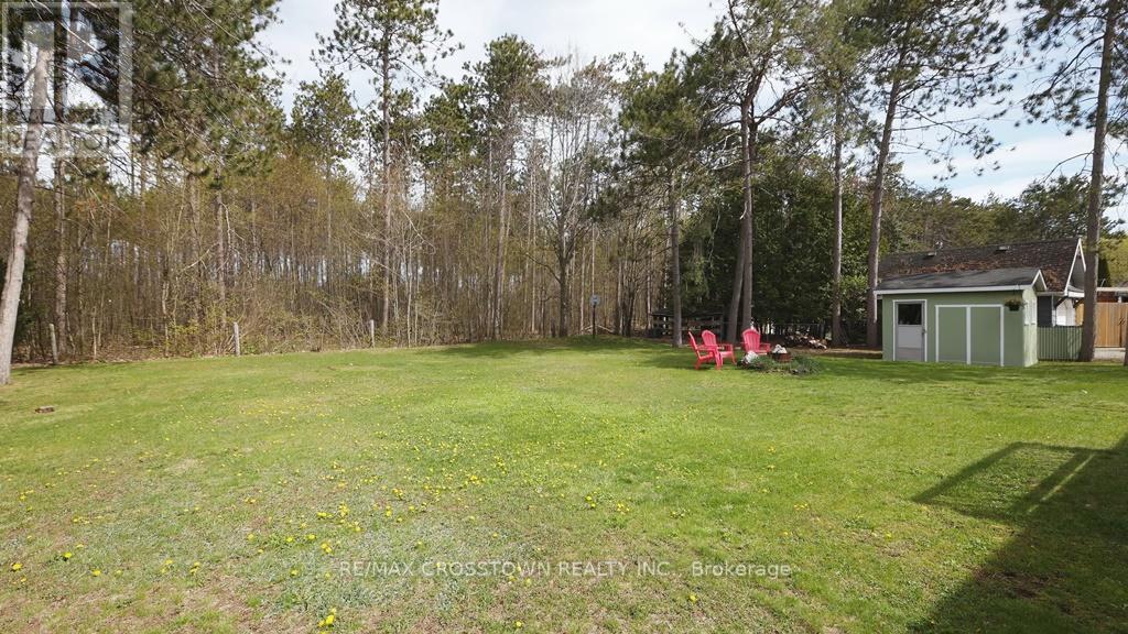 Rear yard with no neighbours behind - 50 Withall Grove, Tiny, ON - Outdoor