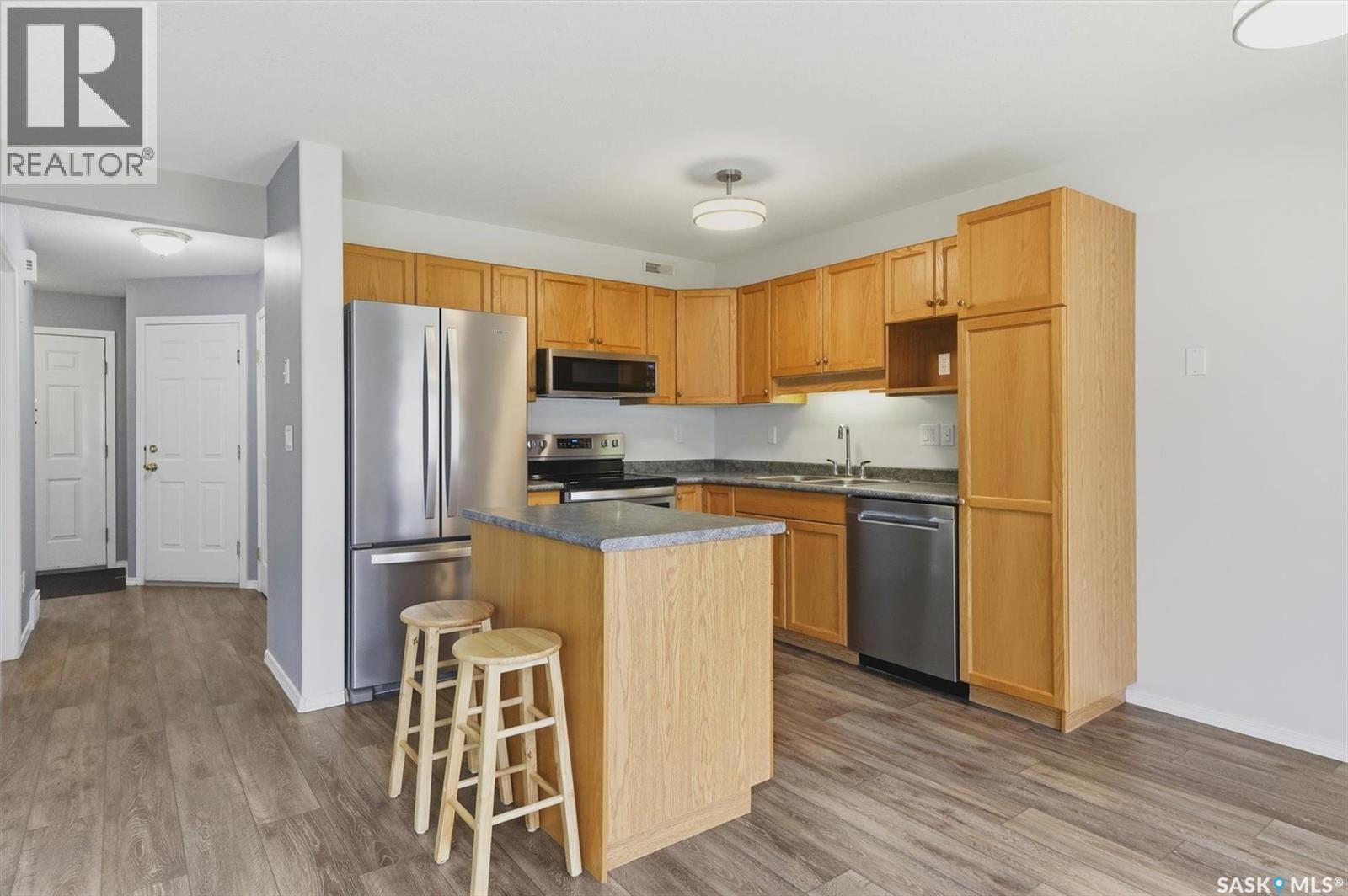 31 425 Bayfield Crescent, Saskatoon, SK - Indoor Photo Showing Kitchen With Stainless Steel Kitchen