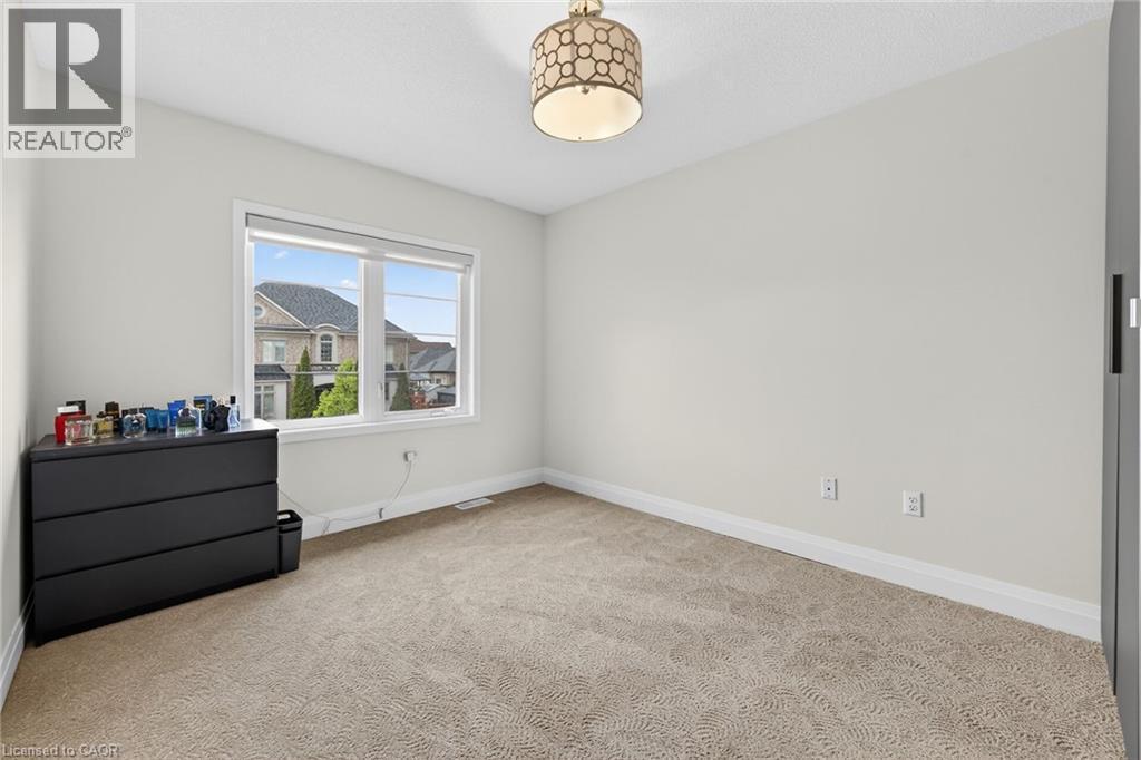 Carpeted room with a bright window, crown molding, and a decorative ceiling light fixture - 4236 Prudham Avenue, Burlington, ON - Indoor