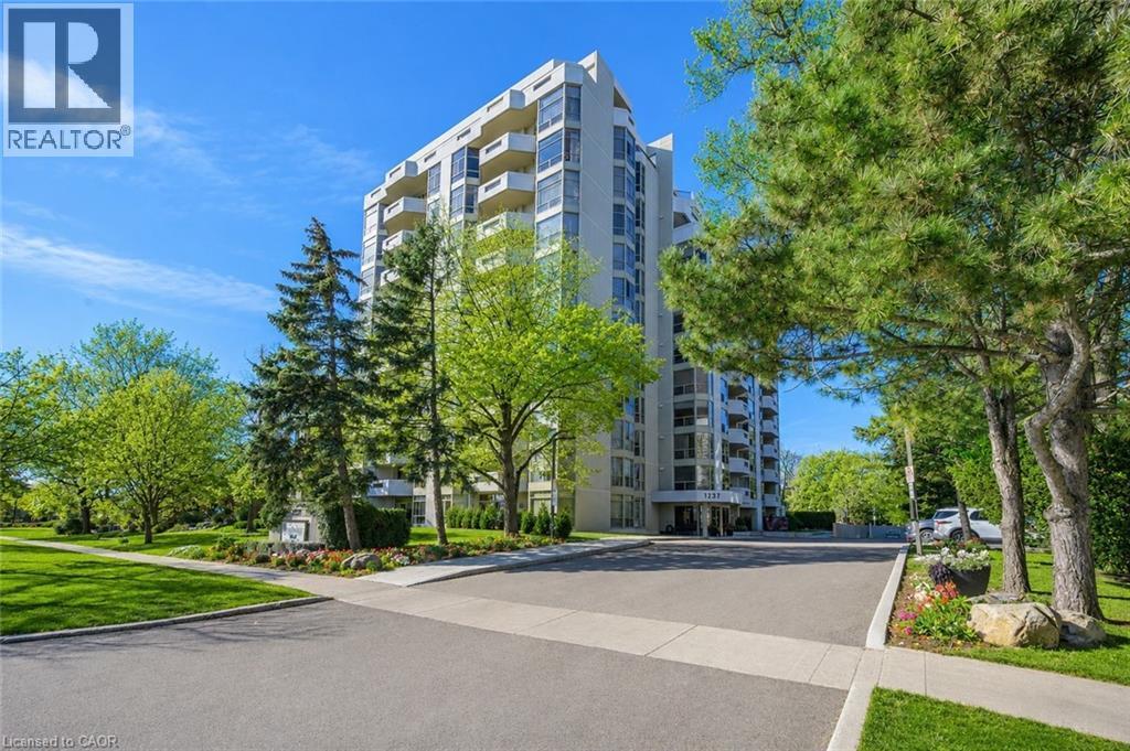 1237 North Shore Boulevard E Unit# 301, Burlington, ON - Outdoor With Facade