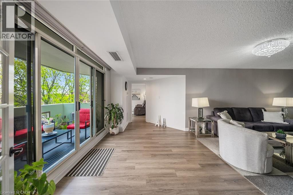 1237 North Shore Boulevard E Unit# 301, Burlington, ON - Indoor