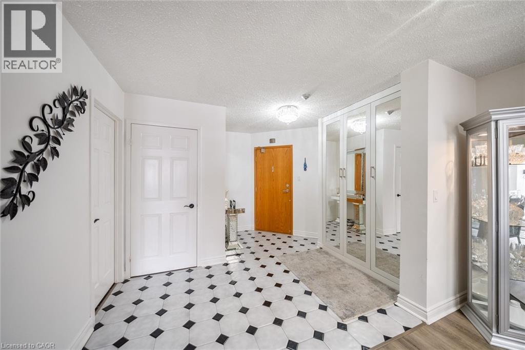 1237 North Shore Boulevard E Unit# 301, Burlington, ON - Indoor Photo Showing Other Room