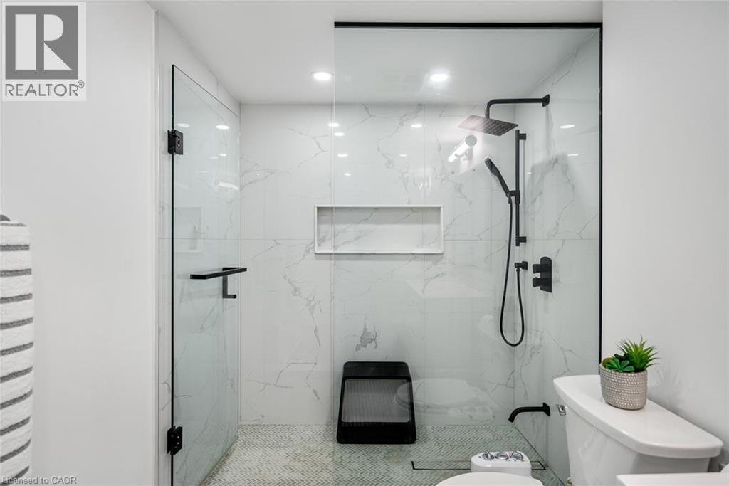 1237 North Shore Boulevard E Unit# 301, Burlington, ON - Indoor Photo Showing Bathroom