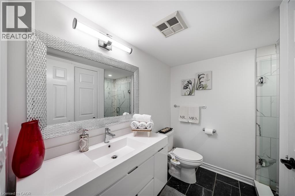 1237 North Shore Boulevard E Unit# 301, Burlington, ON - Indoor Photo Showing Bathroom
