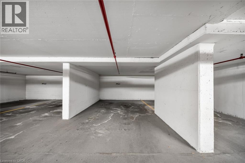 1237 North Shore Boulevard E Unit# 301, Burlington, ON - Indoor Photo Showing Garage