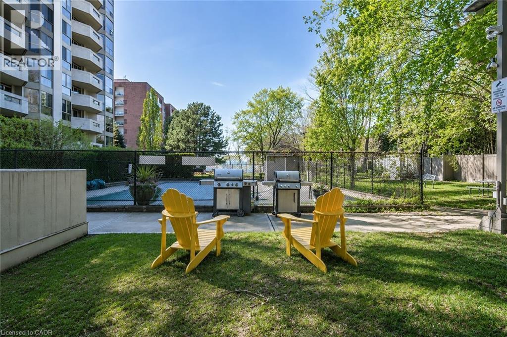 1237 North Shore Boulevard E Unit# 301, Burlington, ON - Outdoor With Balcony
