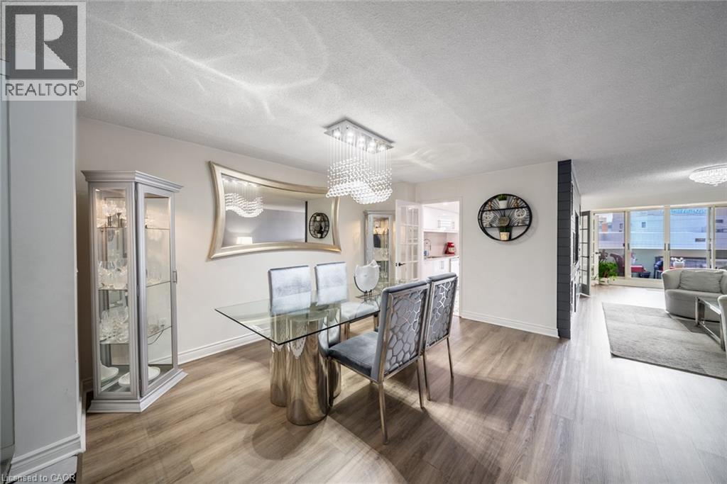 1237 North Shore Boulevard E Unit# 301, Burlington, ON - Indoor Photo Showing Dining Room