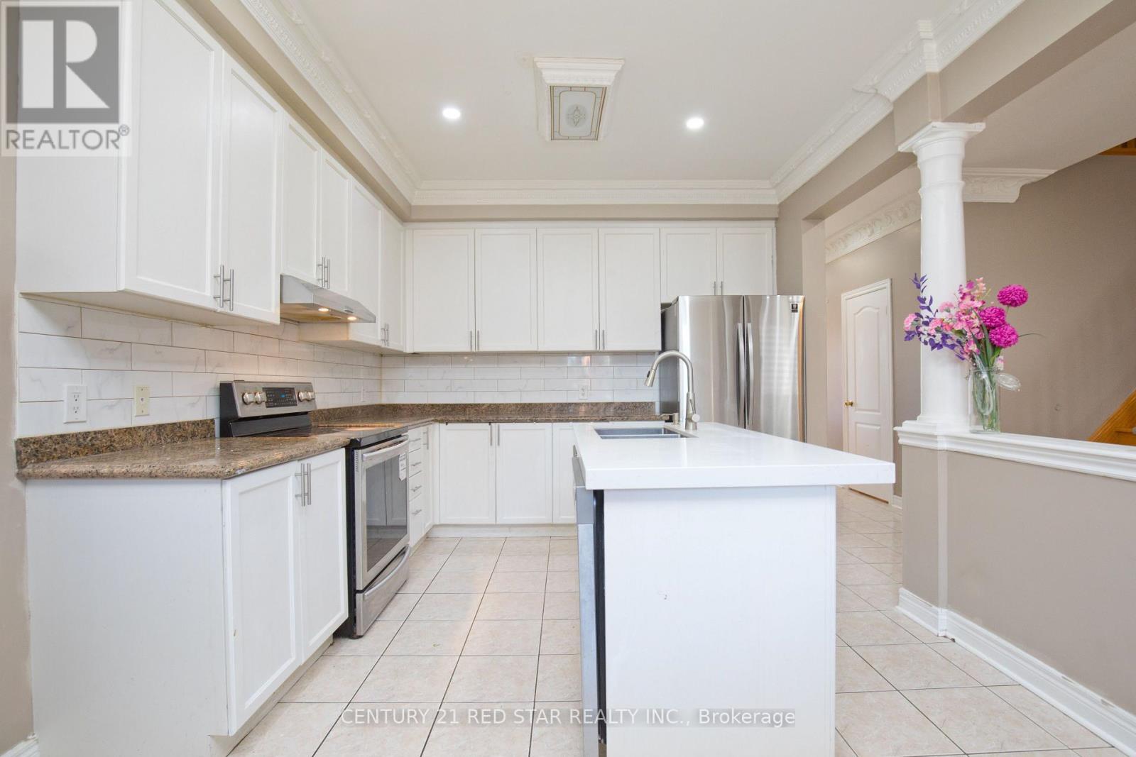 3 Okanagan Drive, Brampton, ON - Indoor Photo Showing Kitchen With Stainless Steel Kitchen With Upgraded Kitchen