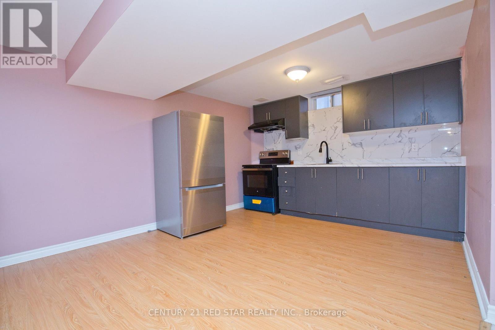 3 Okanagan Drive, Brampton, ON - Indoor Photo Showing Kitchen