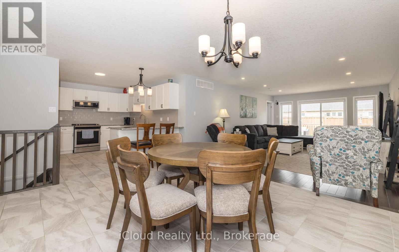 Dining Area Just off of Gourmet Kitchen - 108 Stephenson Way, Minto, ON - Indoor Photo Showing Dining Room