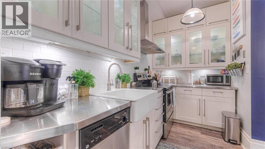133 Markland Street, Hamilton, ON - Indoor Photo Showing Kitchen