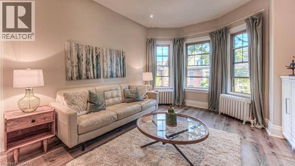 133 Markland Street, Hamilton, ON - Indoor Photo Showing Living Room
