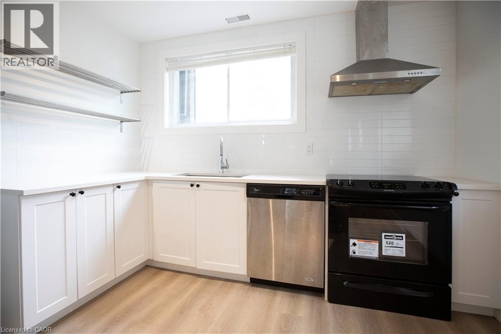 49 Fairleigh Avenue S, Hamilton, ON - Indoor Photo Showing Kitchen