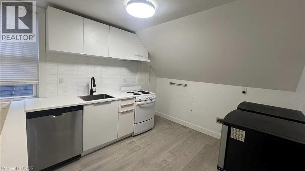49 Fairleigh Avenue S, Hamilton, ON - Indoor Photo Showing Kitchen