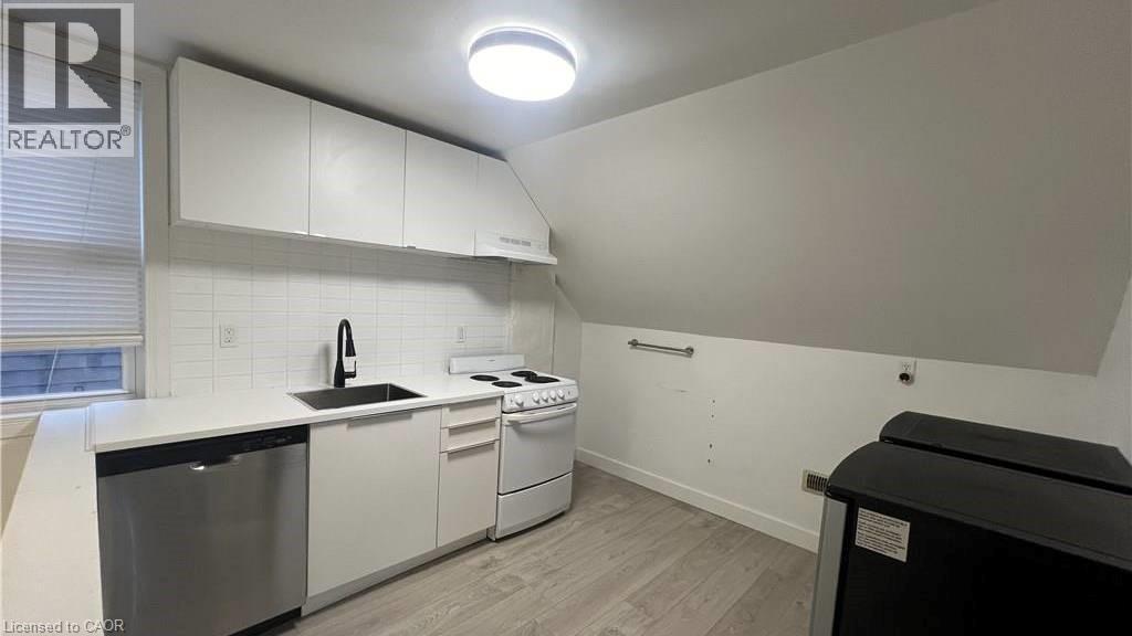 49 Fairleigh Avenue S, Hamilton, ON - Indoor Photo Showing Kitchen