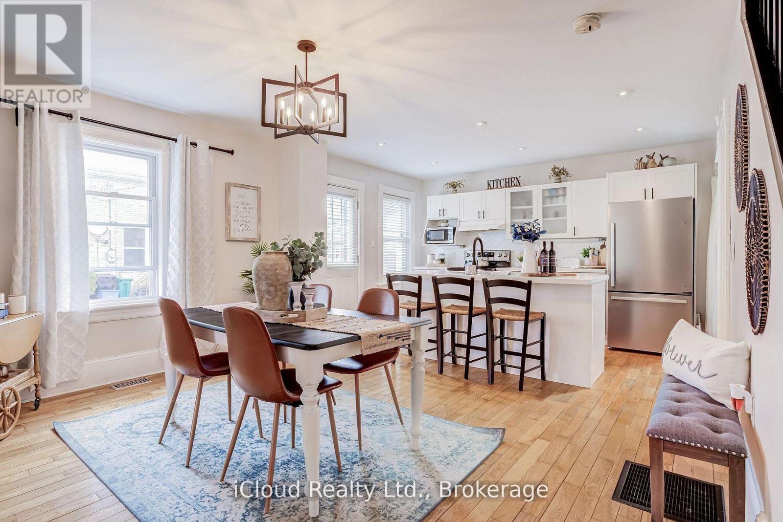 17 Oxford Street, Cambridge, ON - Indoor Photo Showing Dining Room