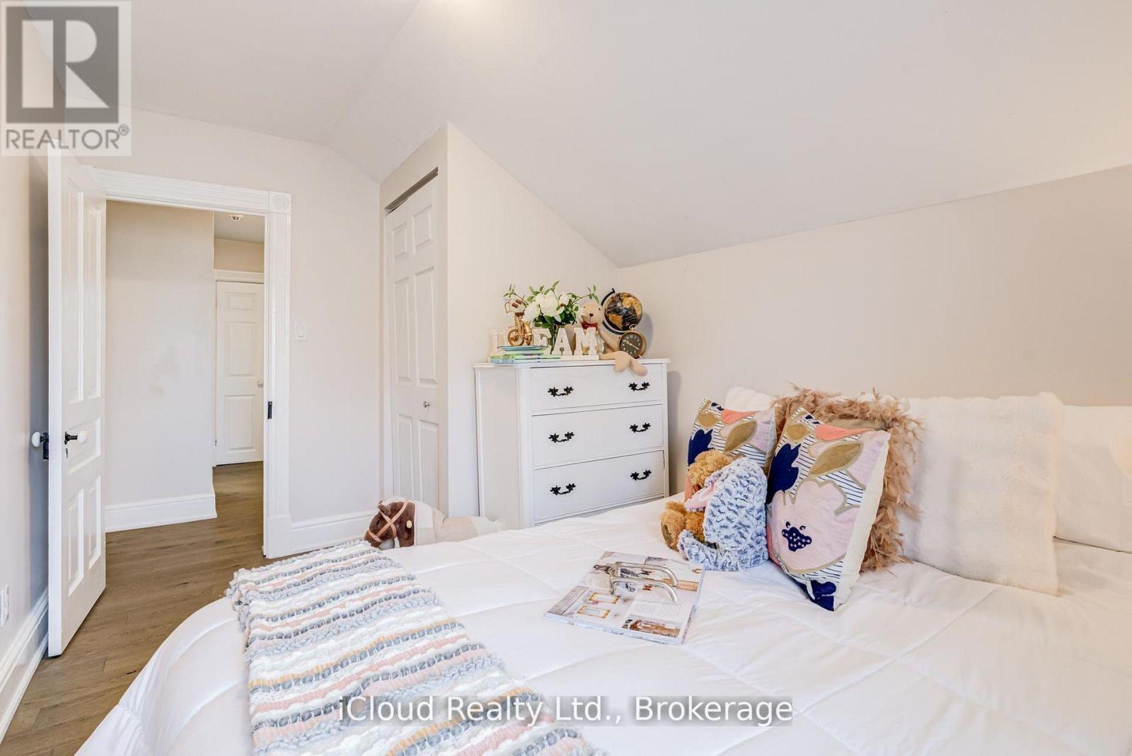 17 Oxford Street, Cambridge, ON - Indoor Photo Showing Bedroom