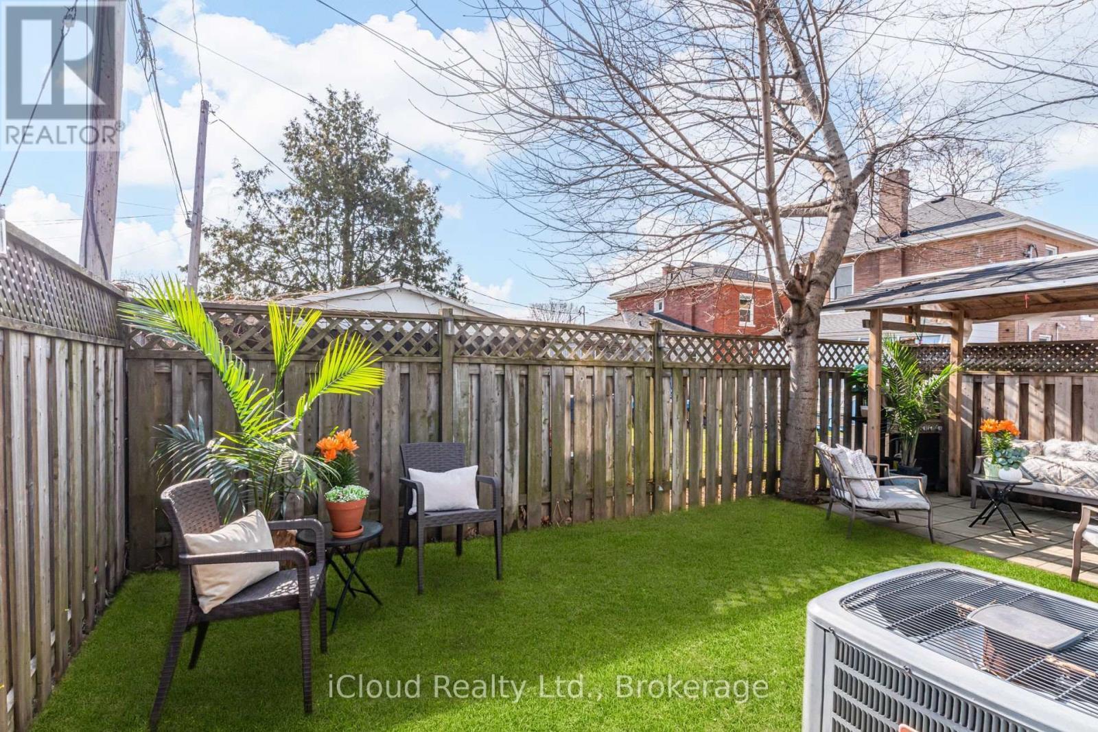 17 Oxford Street, Cambridge, ON - Outdoor With Deck Patio Veranda