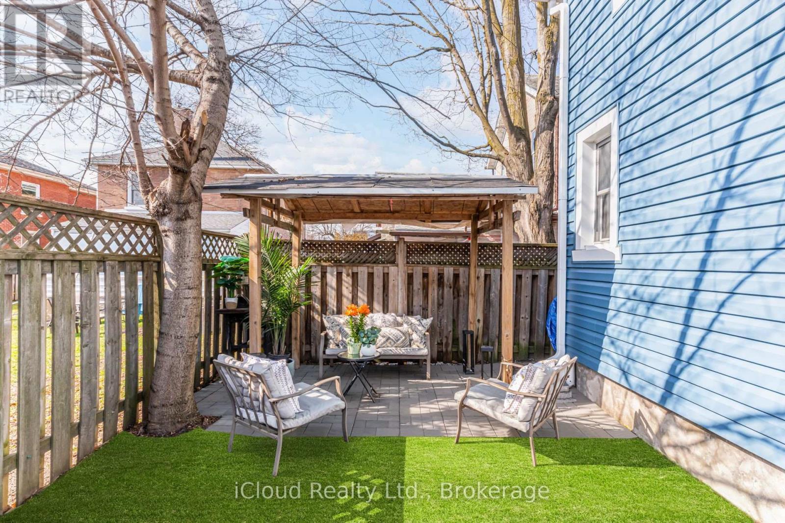 17 Oxford Street, Cambridge, ON - Outdoor