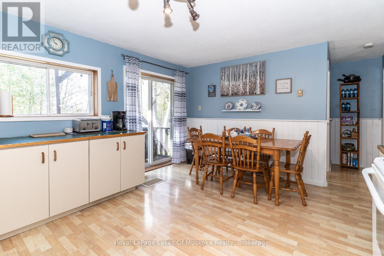 Eat in Kitchen - 555 Wagner Street, Gravenhurst (Muskoka (S)), ON - Indoor Photo Showing Dining Room