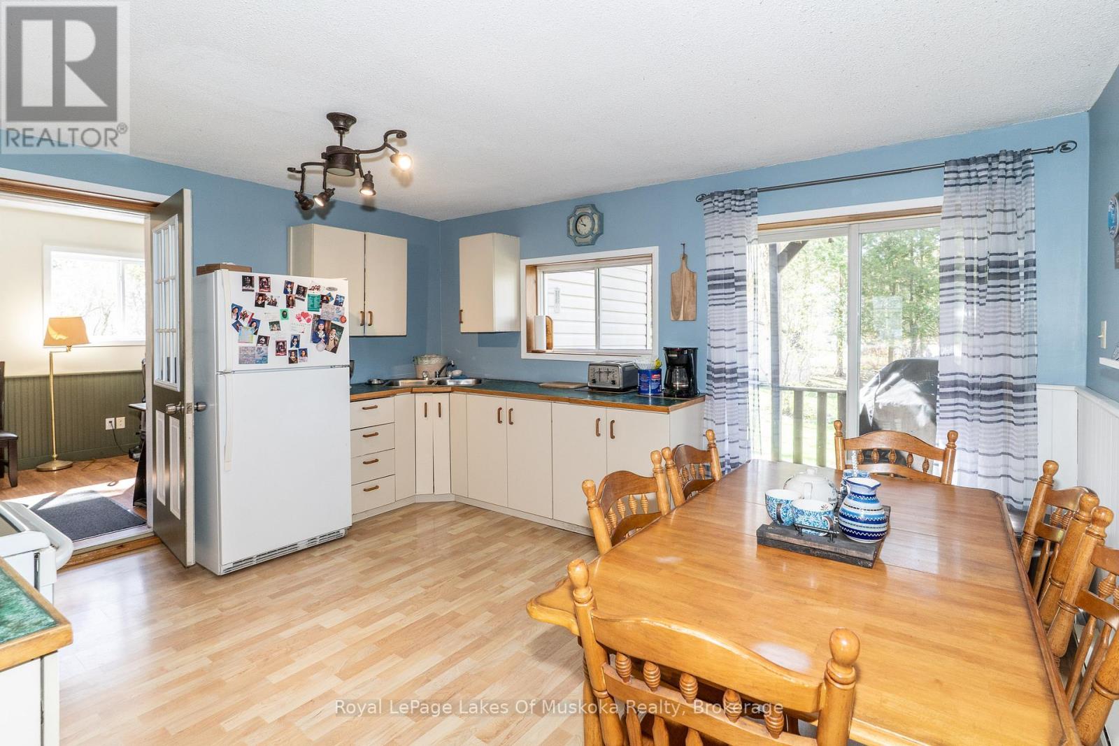 Walkout to BBQ - 555 Wagner Street, Gravenhurst (Muskoka (S)), ON - Indoor Photo Showing Dining Room