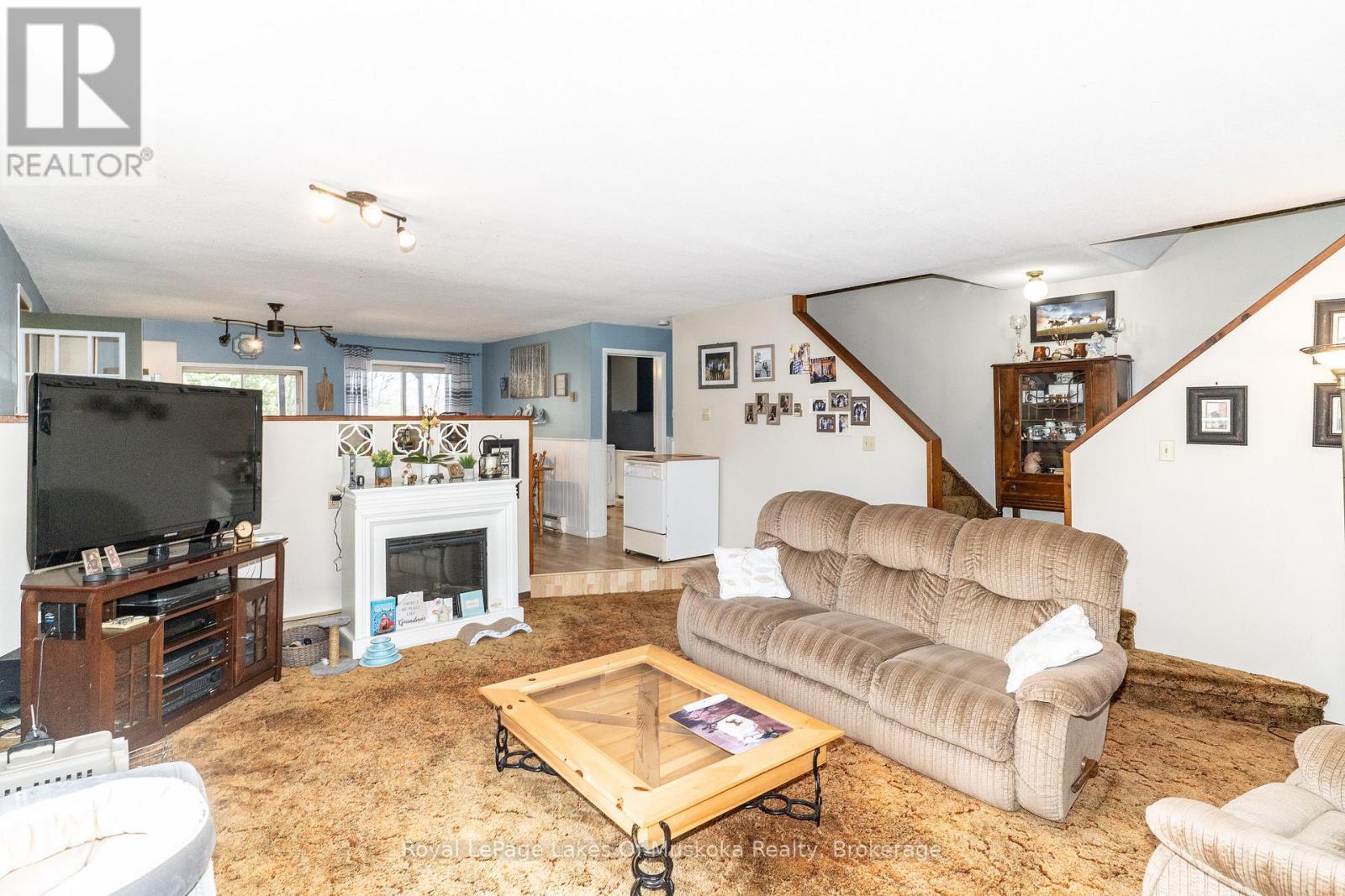 Electric Fireplace - 555 Wagner Street, Gravenhurst (Muskoka (S)), ON - Indoor Photo Showing Living Room With Fireplace