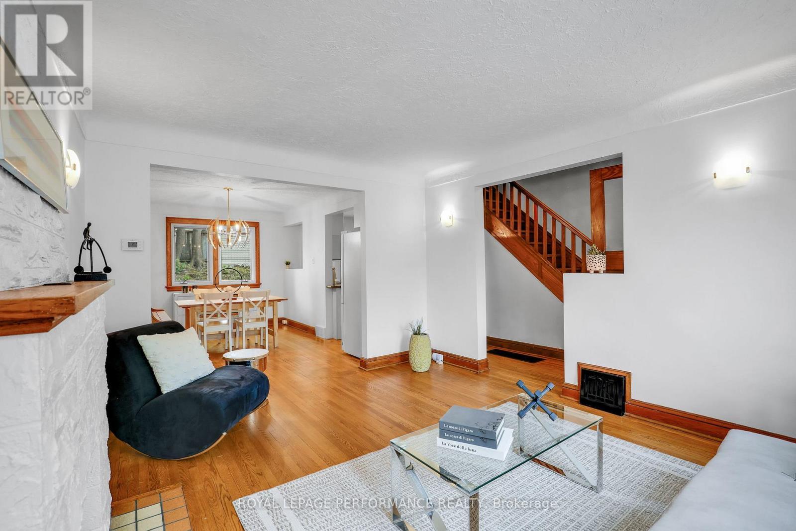 296 Holmwood Avenue, Ottawa, ON - Indoor Photo Showing Living Room