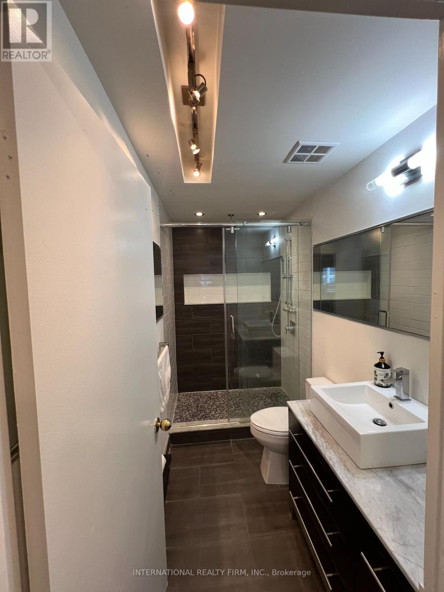 Designer Bathroom - Ph5 - 65 Scadding Avenue, Toronto, ON - Indoor Photo Showing Bathroom