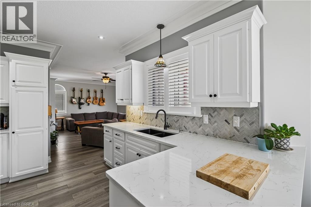 34 Pace Avenue, Brantford, ON - Indoor Photo Showing Kitchen With Double Sink With Upgraded Kitchen