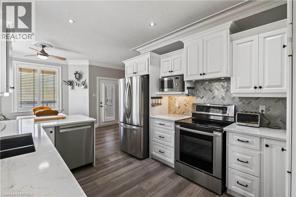 34 Pace Avenue, Brantford, ON - Indoor Photo Showing Kitchen