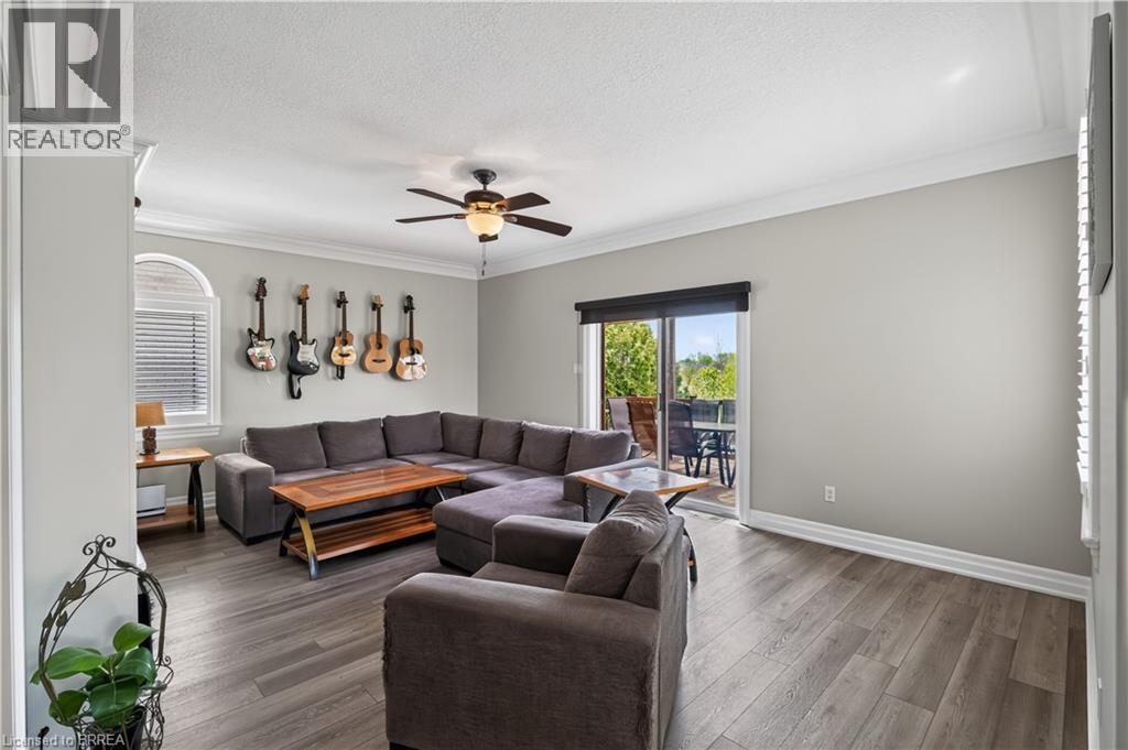 34 Pace Avenue, Brantford, ON - Indoor Photo Showing Living Room