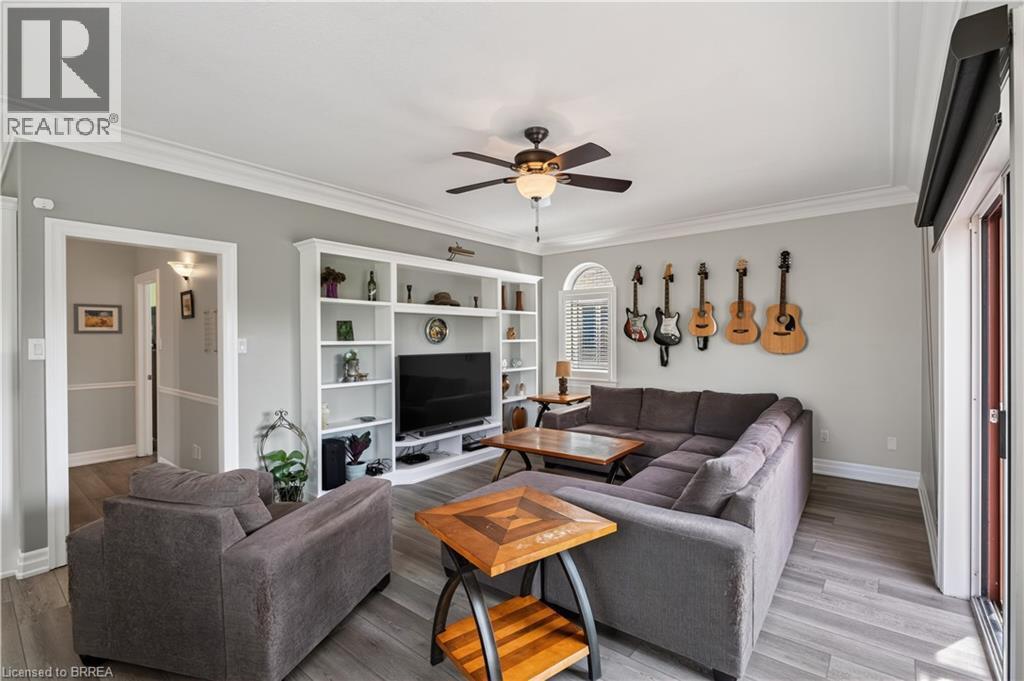 34 Pace Avenue, Brantford, ON - Indoor Photo Showing Living Room