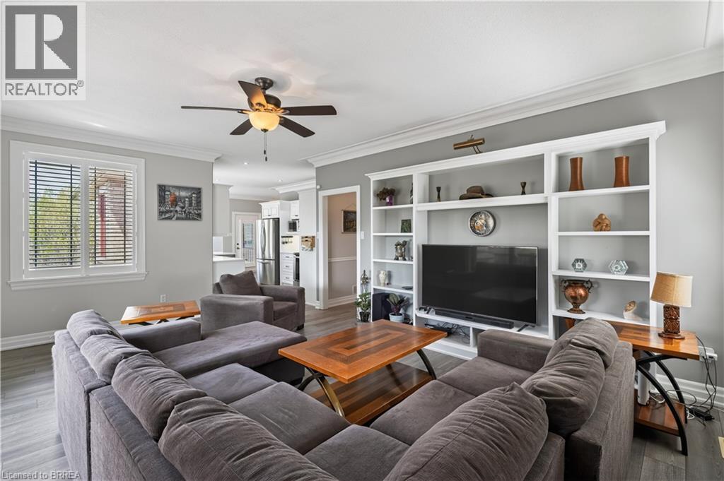34 Pace Avenue, Brantford, ON - Indoor Photo Showing Living Room