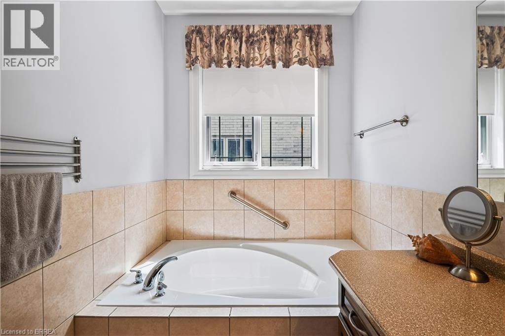 34 Pace Avenue, Brantford, ON - Indoor Photo Showing Bathroom