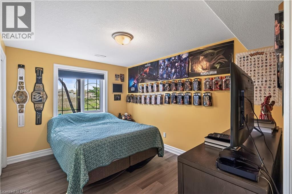 34 Pace Avenue, Brantford, ON - Indoor Photo Showing Bedroom