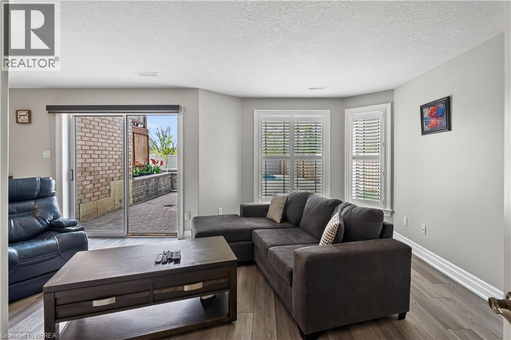 34 Pace Avenue, Brantford, ON - Indoor Photo Showing Living Room